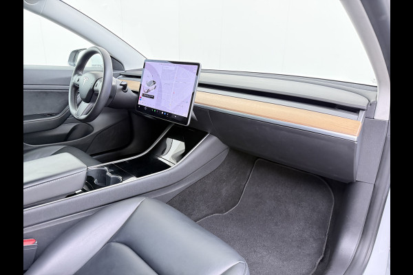 Tesla Model 3 SR+ 325PK Trekhaak LFP-Accu 19" SOH 90% AutoPilot Leer Pano-Dak Adaptive Cruise Lmv 18" Camera's Elektr.-Stuur+Stoelen+Spiegels+ Ecc Navi Led DAB Voorverwarmen interieur via App Keyless One-Pedal-Drive Origineel Nederlandse Auto Fabrieksgarantie op Accu en Motor tot 9-12-2028/160.000km