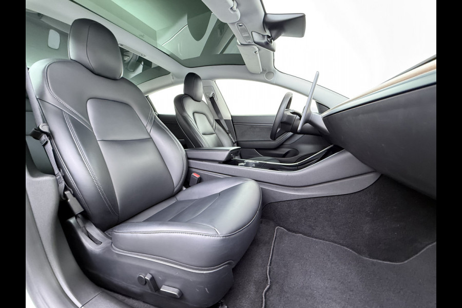 Tesla Model 3 SR+ 325PK Trekhaak LFP-Accu 19" SOH 90% AutoPilot Leer Pano-Dak Adaptive Cruise Lmv 18" Camera's Elektr.-Stuur+Stoelen+Spiegels+ Ecc Navi Led DAB Voorverwarmen interieur via App Keyless One-Pedal-Drive Origineel Nederlandse Auto Fabrieksgarantie op Accu en Motor tot 9-12-2028/160.000km