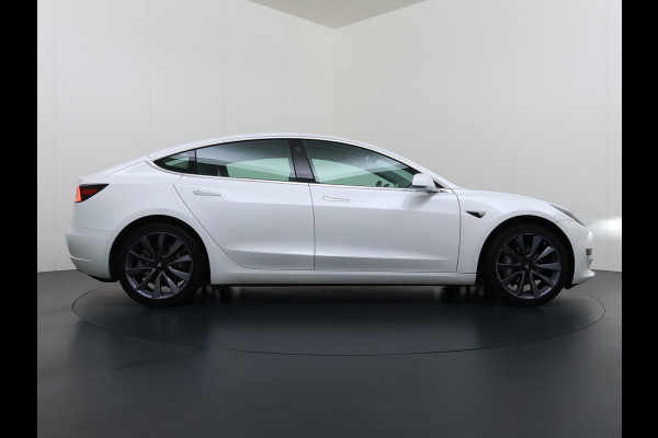 Tesla Model 3 SR+ 325PK Trekhaak LFP-Accu 19" SOH 90% AutoPilot Leer Pano-Dak Adaptive Cruise Lmv 18" Camera's Elektr.-Stuur+Stoelen+Spiegels+ Ecc Navi Led DAB Voorverwarmen interieur via App Keyless One-Pedal-Drive Origineel Nederlandse Auto Fabrieksgarantie op Accu en Motor tot 9-12-2028/160.000km
