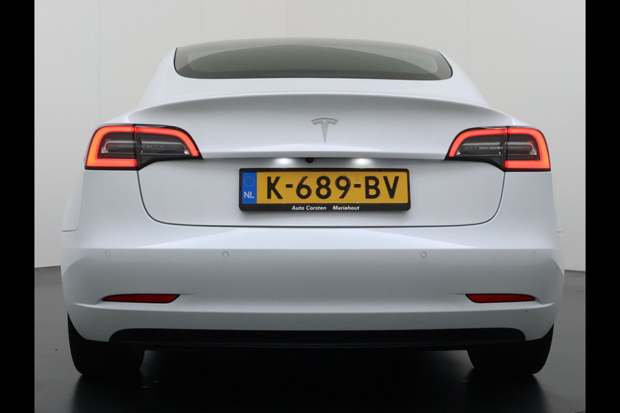 Tesla Model 3 SR+ 325PK Trekhaak LFP-Accu 19" SOH 90% AutoPilot Leer Pano-Dak Adaptive Cruise Lmv 18" Camera's Elektr.-Stuur+Stoelen+Spiegels+ Ecc Navi Led DAB Voorverwarmen interieur via App Keyless One-Pedal-Drive Origineel Nederlandse Auto Fabrieksgarantie op Accu en Motor tot 9-12-2028/160.000km