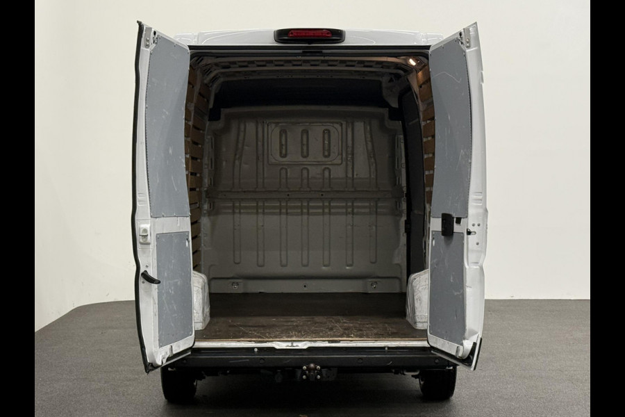 Opel Movano 2.2D 140 L2H2 Edition Airco Navi PDC Trekhaak Cruise control