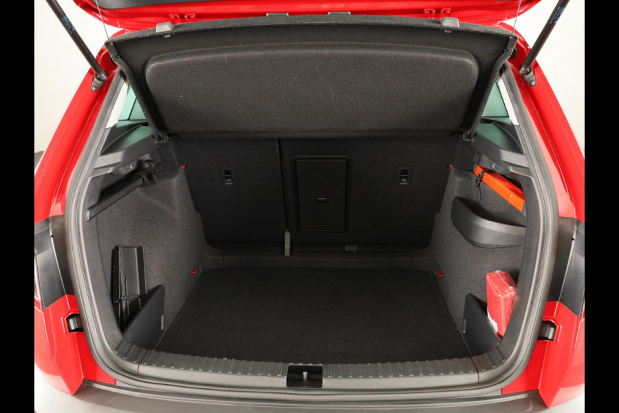 Škoda Karoq 1.0 TSI Business Edition 110pk | Navigatie | Parkeersensoren voor en achter | Apple Carplay/ Android auto | Lichtmetalen velgen | Cruise controle