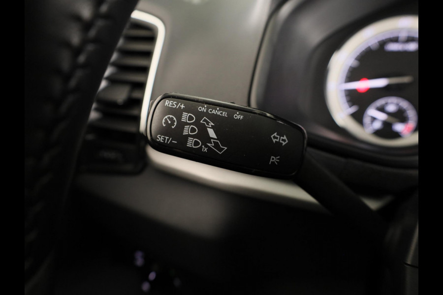 Škoda Karoq 1.0 TSI Business Edition 110pk | Navigatie | Parkeersensoren voor en achter | Apple Carplay/ Android auto | Lichtmetalen velgen | Cruise controle