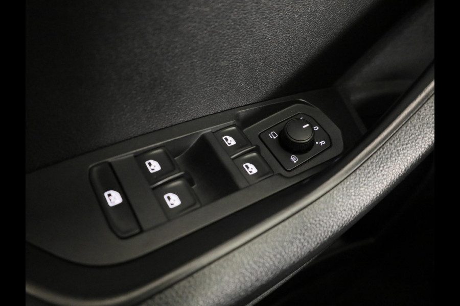 Škoda Karoq 1.0 TSI Business Edition 110pk | Navigatie | Parkeersensoren voor en achter | Apple Carplay/ Android auto | Lichtmetalen velgen | Cruise controle