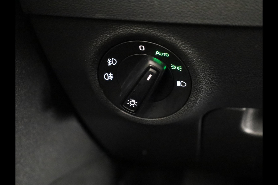 Škoda Karoq 1.0 TSI Business Edition 110pk | Navigatie | Parkeersensoren voor en achter | Apple Carplay/ Android auto | Lichtmetalen velgen | Cruise controle