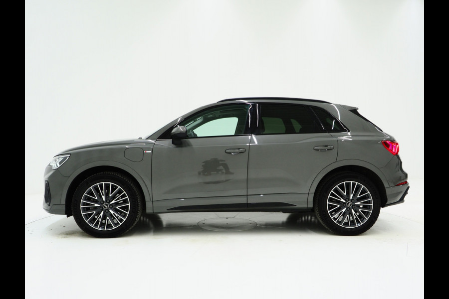 Audi Q3 45 TFSI e S-Line Edition Black | Panoramadak | Two Tone Leder | Sonos | Alcantara Design | Adaptive Cruise