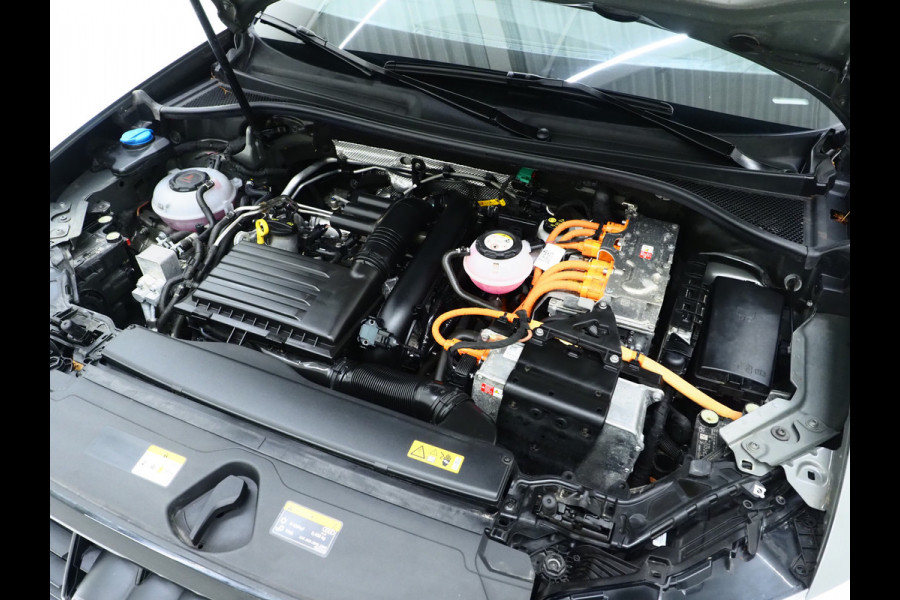 Audi Q3 45 TFSI e S-Line Edition Black | Panoramadak | Two Tone Leder | Sonos | Alcantara Design | Adaptive Cruise