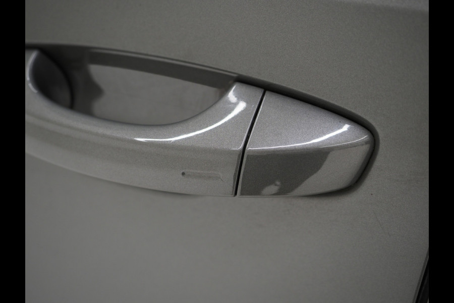 Audi Q3 45 TFSI e S-Line Edition Black | Panoramadak | Two Tone Leder | Sonos | Alcantara Design | Adaptive Cruise