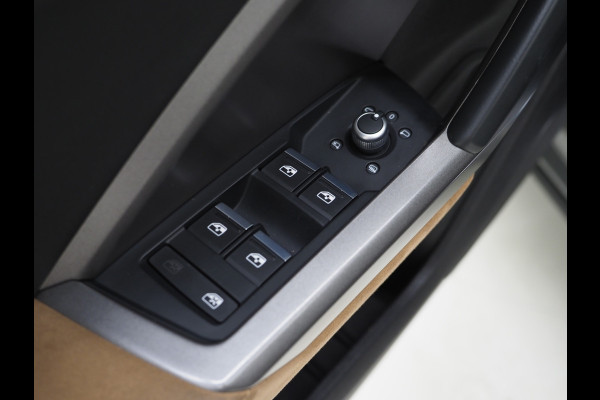 Audi Q3 45 TFSI e S-Line Edition Black | Panoramadak | Two Tone Leder | Sonos | Alcantara Design | Adaptive Cruise