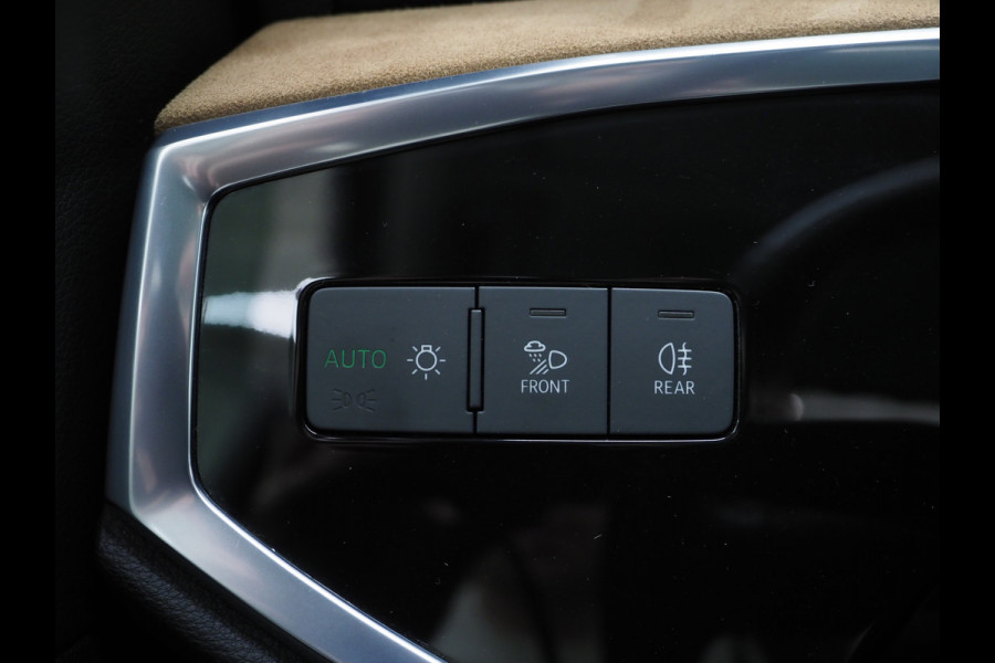 Audi Q3 45 TFSI e S-Line Edition Black | Panoramadak | Two Tone Leder | Sonos | Alcantara Design | Adaptive Cruise