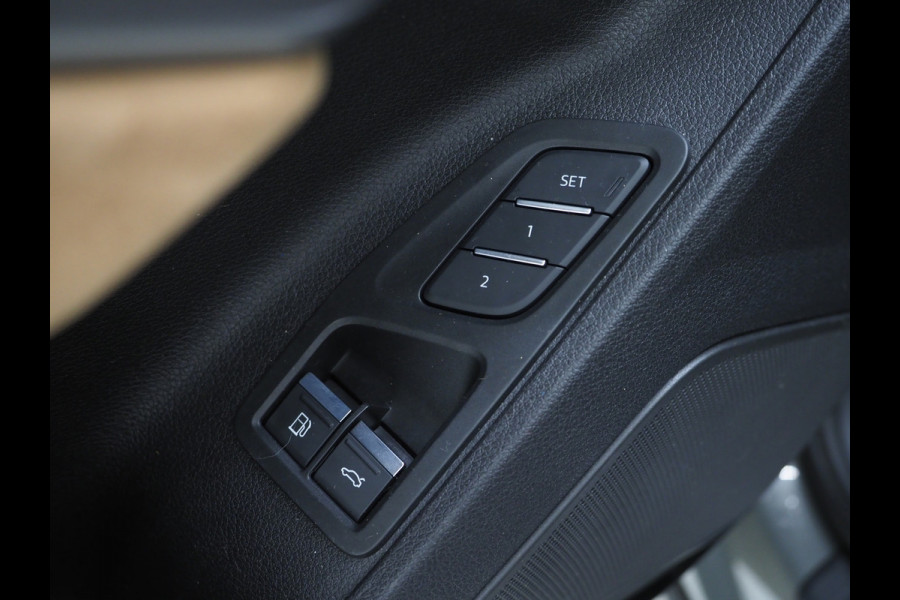 Audi Q3 45 TFSI e S-Line Edition Black | Panoramadak | Two Tone Leder | Sonos | Alcantara Design | Adaptive Cruise