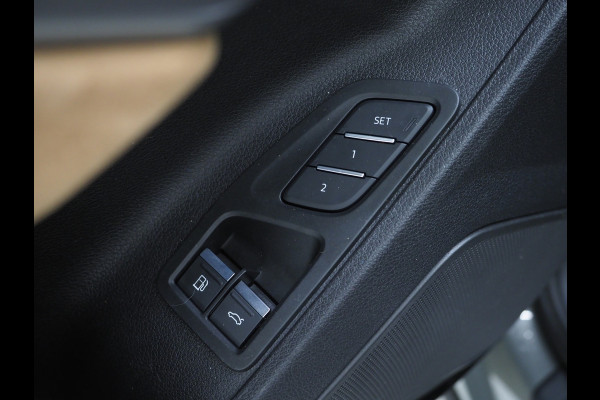 Audi Q3 45 TFSI e S-Line Edition Black | Panoramadak | Two Tone Leder | Sonos | Alcantara Design | Adaptive Cruise