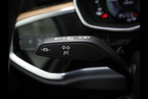 Audi Q3 45 TFSI e S-Line Edition Black | Panoramadak | Two Tone Leder | Sonos | Alcantara Design | Adaptive Cruise