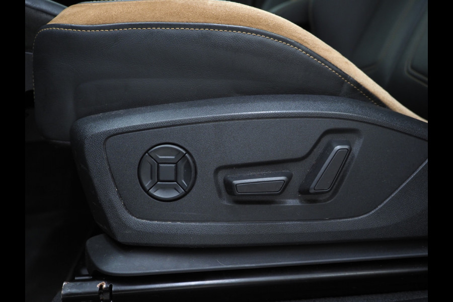 Audi Q3 45 TFSI e S-Line Edition Black | Panoramadak | Two Tone Leder | Sonos | Alcantara Design | Adaptive Cruise