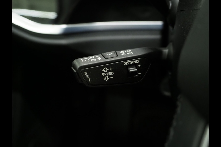 Audi Q3 45 TFSI e S-Line Edition Black | Panoramadak | Two Tone Leder | Sonos | Alcantara Design | Adaptive Cruise