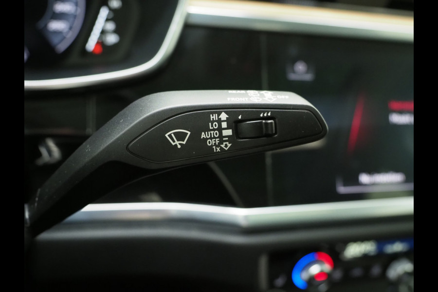 Audi Q3 45 TFSI e S-Line Edition Black | Panoramadak | Two Tone Leder | Sonos | Alcantara Design | Adaptive Cruise