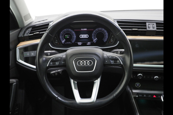 Audi Q3 45 TFSI e S-Line Edition Black | Panoramadak | Two Tone Leder | Sonos | Alcantara Design | Adaptive Cruise