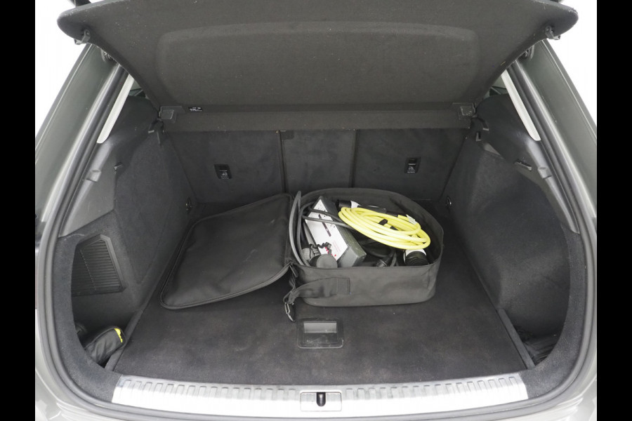 Audi Q3 45 TFSI e S-Line Edition Black | Panoramadak | Two Tone Leder | Sonos | Alcantara Design | Adaptive Cruise