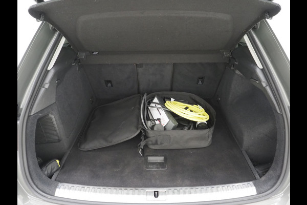 Audi Q3 45 TFSI e S-Line Edition Black | Panoramadak | Two Tone Leder | Sonos | Alcantara Design | Adaptive Cruise