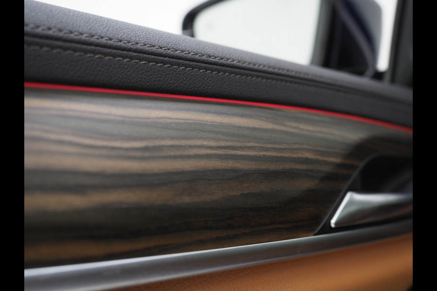 BMW 5 Serie Touring 530e Luxury Line | LaserLED | Harman/Kardon | M Stuur | Leder | HUD | Keyless | Adaptive Cruise | Camera | Carplay