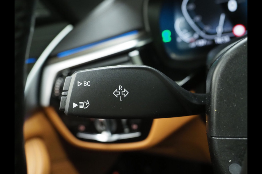 BMW 5 Serie Touring 530e Luxury Line | LaserLED | Harman/Kardon | M Stuur | Leder | HUD | Keyless | Adaptive Cruise | Camera | Carplay