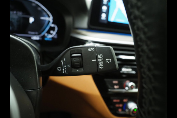 BMW 5 Serie Touring 530e Luxury Line | LaserLED | Harman/Kardon | M Stuur | Leder | HUD | Keyless | Adaptive Cruise | Camera | Carplay