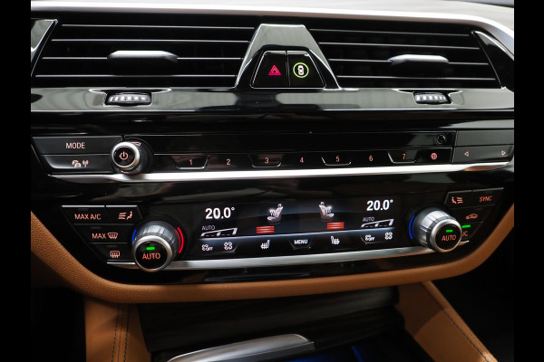 BMW 5 Serie Touring 530e Luxury Line | LaserLED | Harman/Kardon | M Stuur | Leder | HUD | Keyless | Adaptive Cruise | Camera | Carplay