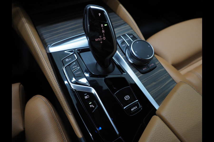 BMW 5 Serie Touring 530e Luxury Line | LaserLED | Harman/Kardon | M Stuur | Leder | HUD | Keyless | Adaptive Cruise | Camera | Carplay
