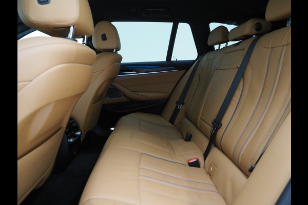 BMW 5 Serie Touring 530e Luxury Line | LaserLED | Harman/Kardon | M Stuur | Leder | HUD | Keyless | Adaptive Cruise | Camera | Carplay