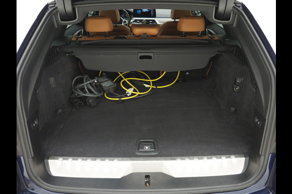 BMW 5 Serie Touring 530e Luxury Line | LaserLED | Harman/Kardon | M Stuur | Leder | HUD | Keyless | Adaptive Cruise | Camera | Carplay