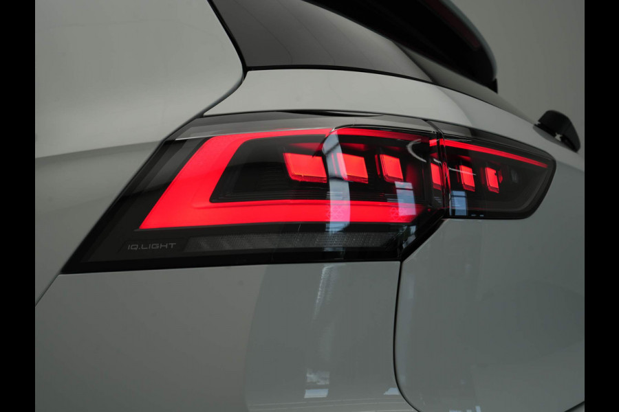 Volkswagen Golf 1.5 eTSI 150pk DSG R-Line Edition Navigatie 360 Camera Acc Stoel/Stuurverwarming Carplay