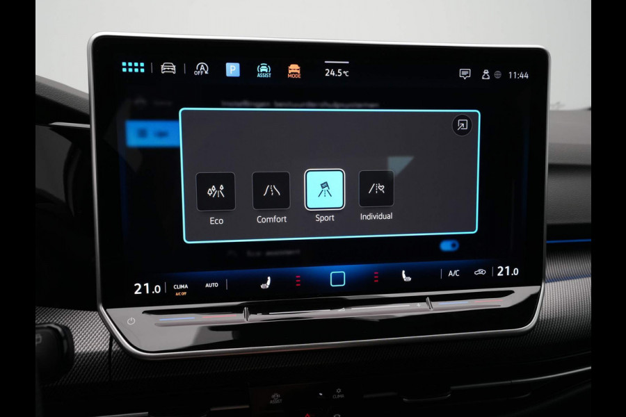 Volkswagen Golf 1.5 eTSI 150pk DSG R-Line Edition Navigatie 360 Camera Acc Stoel/Stuurverwarming Carplay