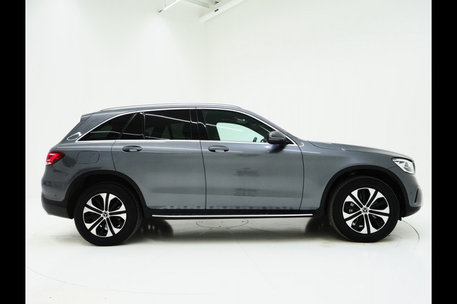 Mercedes-Benz GLC 300e 4MATIC | Panoramadak | Treeplanken | Camera | Sfeerlicht | Virtual | Zwarte Hemel | Carplay