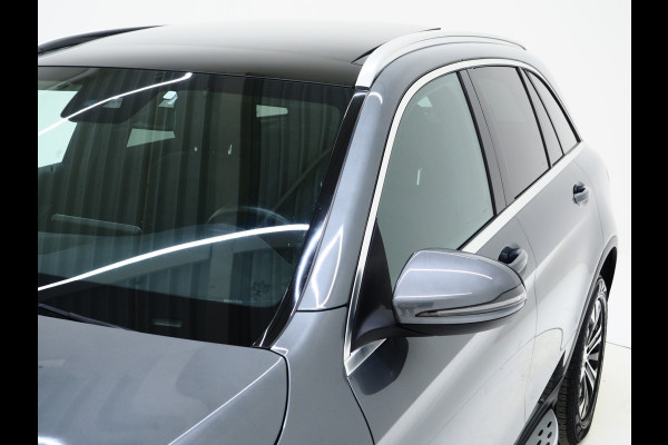 Mercedes-Benz GLC 300e 4MATIC | Panoramadak | Treeplanken | Camera | Sfeerlicht | Virtual | Zwarte Hemel | Carplay
