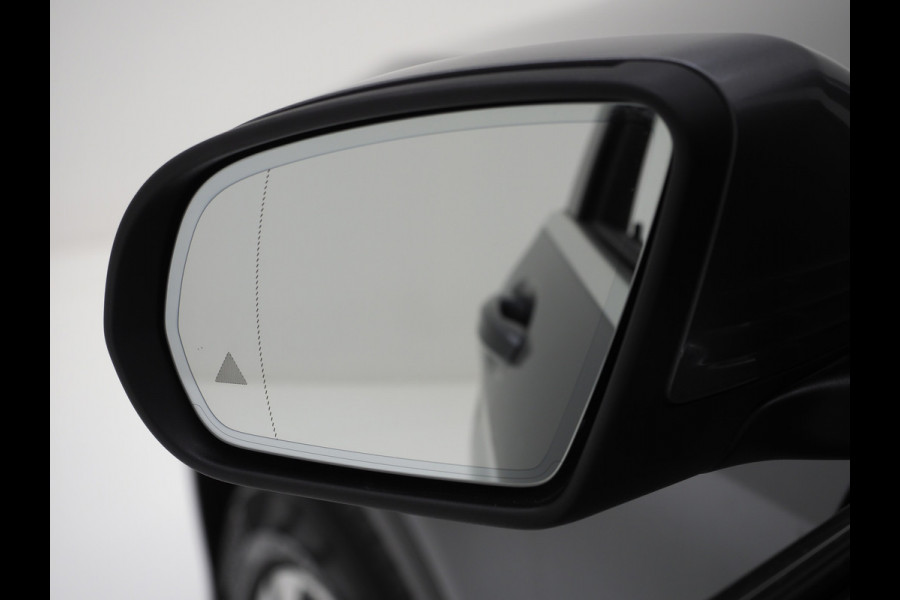 Mercedes-Benz GLC 300e 4MATIC | Panoramadak | Treeplanken | Camera | Sfeerlicht | Virtual | Zwarte Hemel | Carplay
