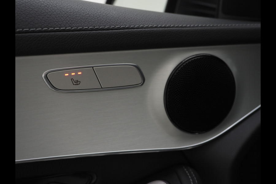 Mercedes-Benz GLC 300e 4MATIC | Panoramadak | Treeplanken | Camera | Sfeerlicht | Virtual | Zwarte Hemel | Carplay