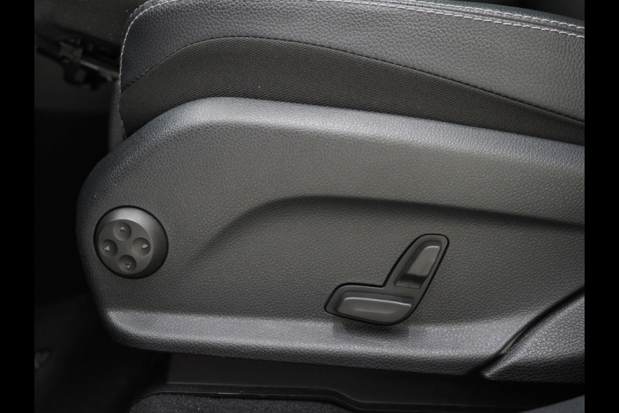 Mercedes-Benz GLC 300e 4MATIC | Panoramadak | Treeplanken | Camera | Sfeerlicht | Virtual | Zwarte Hemel | Carplay