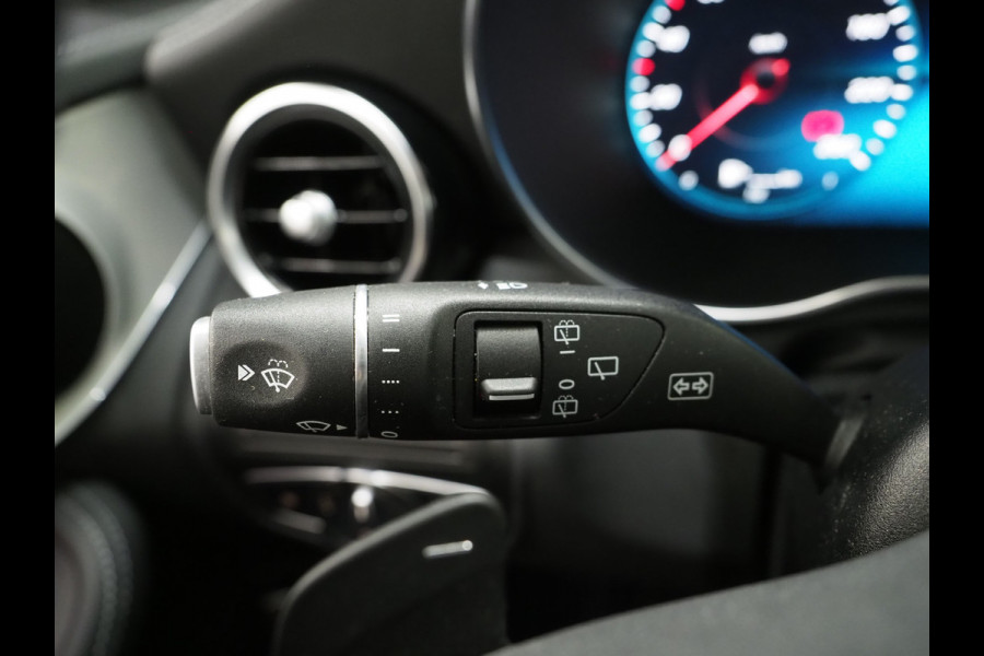 Mercedes-Benz GLC 300e 4MATIC | Panoramadak | Treeplanken | Camera | Sfeerlicht | Virtual | Zwarte Hemel | Carplay