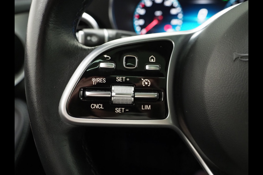 Mercedes-Benz GLC 300e 4MATIC | Panoramadak | Treeplanken | Camera | Sfeerlicht | Virtual | Zwarte Hemel | Carplay