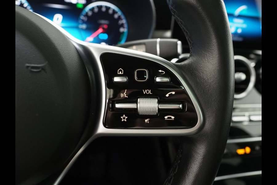 Mercedes-Benz GLC 300e 4MATIC | Panoramadak | Treeplanken | Camera | Sfeerlicht | Virtual | Zwarte Hemel | Carplay