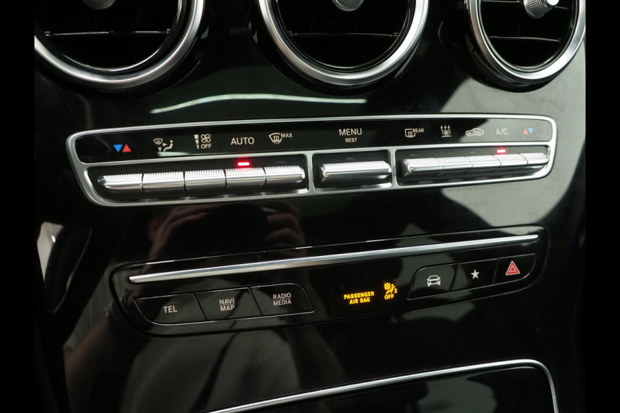 Mercedes-Benz GLC 300e 4MATIC | Panoramadak | Treeplanken | Camera | Sfeerlicht | Virtual | Zwarte Hemel | Carplay