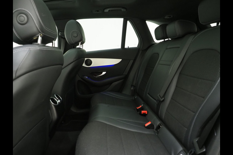 Mercedes-Benz GLC 300e 4MATIC | Panoramadak | Treeplanken | Camera | Sfeerlicht | Virtual | Zwarte Hemel | Carplay