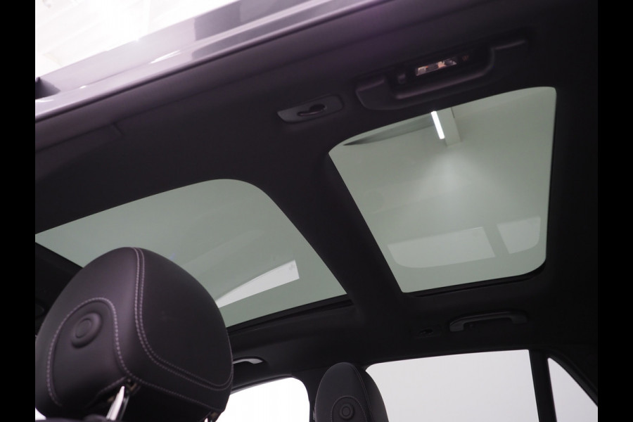 Mercedes-Benz GLC 300e 4MATIC | Panoramadak | Treeplanken | Camera | Sfeerlicht | Virtual | Zwarte Hemel | Carplay