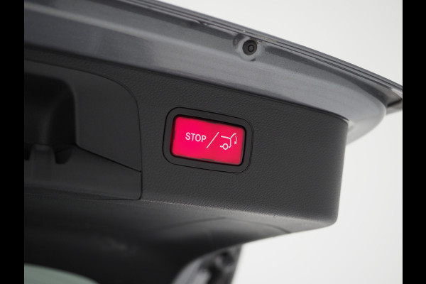 Mercedes-Benz GLC 300e 4MATIC | Panoramadak | Treeplanken | Camera | Sfeerlicht | Virtual | Zwarte Hemel | Carplay