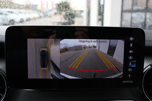 Mercedes-Benz V-Klasse 300d / Lang / AMG / DC / Panorama / 2x Schuifdeur / Apple Carplay / 360 Camera / Leer / Nette Staat.