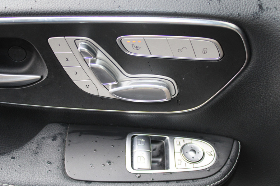 Mercedes-Benz V-Klasse 300d / Lang / AMG / DC / Panorama / 2x Schuifdeur / Apple Carplay / 360 Camera / Leer / Nette Staat.