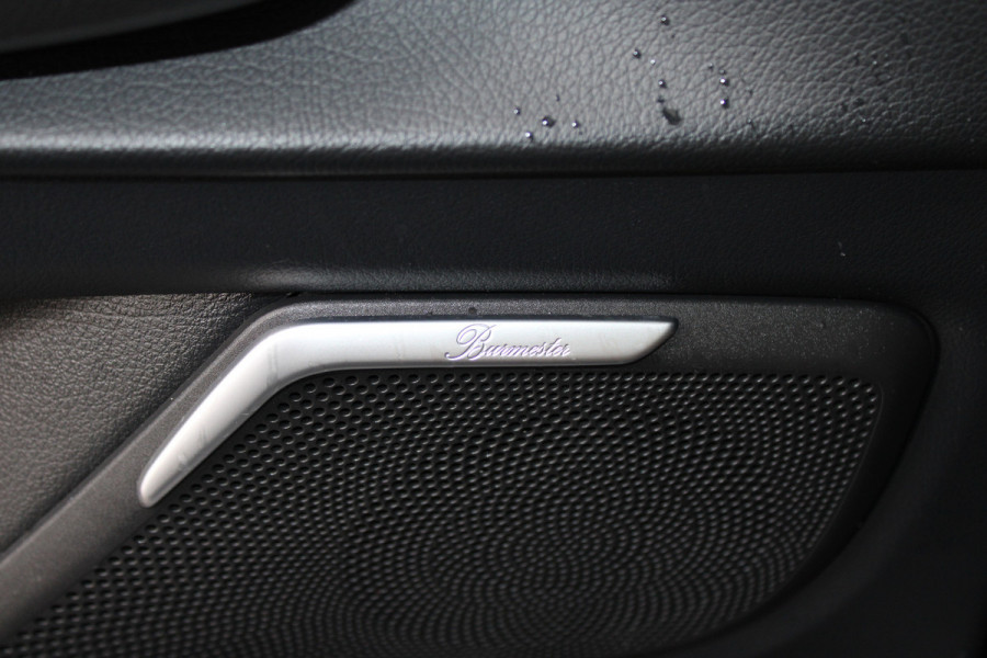 Mercedes-Benz V-Klasse 300d / Lang / AMG / DC / Panorama / 2x Schuifdeur / Apple Carplay / 360 Camera / Leer / Nette Staat.