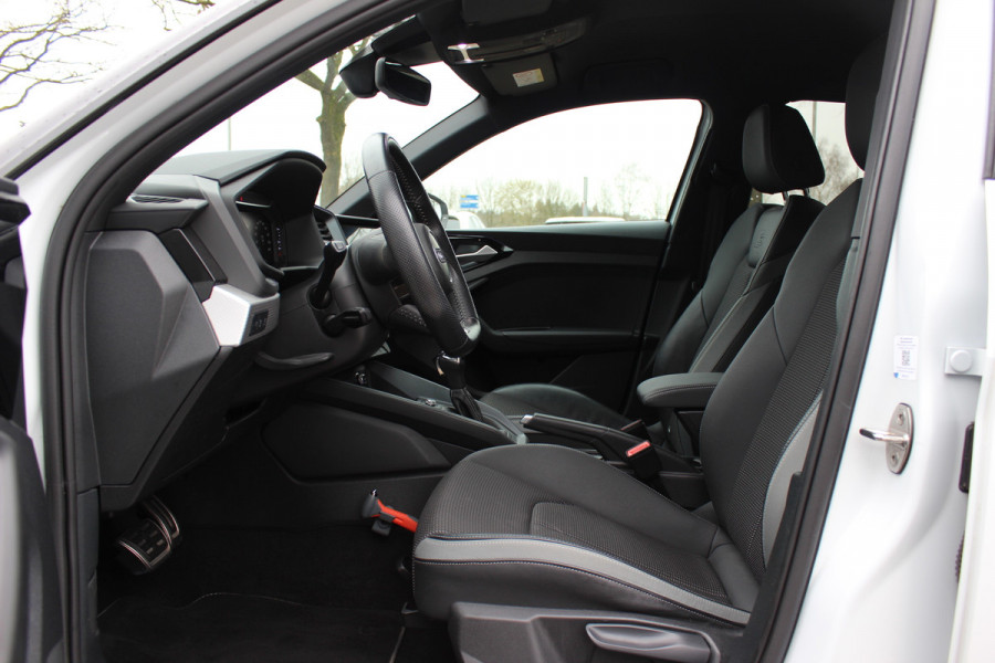 Audi A1 Sportback 40 TFSI S Line edition one 200pk / Navigatie / Keyless / Virtual Cockpit / 18'' / Parkeerhulp achter / Stoelverwarming / LED Koplampen / DAB / ACC