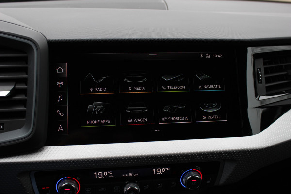 Audi A1 Sportback 40 TFSI S Line edition one 200pk / Navigatie / Keyless / Virtual Cockpit / 18'' / Parkeerhulp achter / Stoelverwarming / LED Koplampen / DAB / ACC