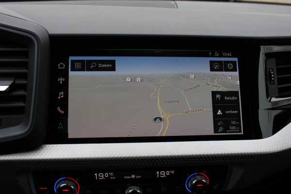 Audi A1 Sportback 40 TFSI S Line edition one 200pk / Navigatie / Keyless / Virtual Cockpit / 18'' / Parkeerhulp achter / Stoelverwarming / LED Koplampen / DAB / ACC